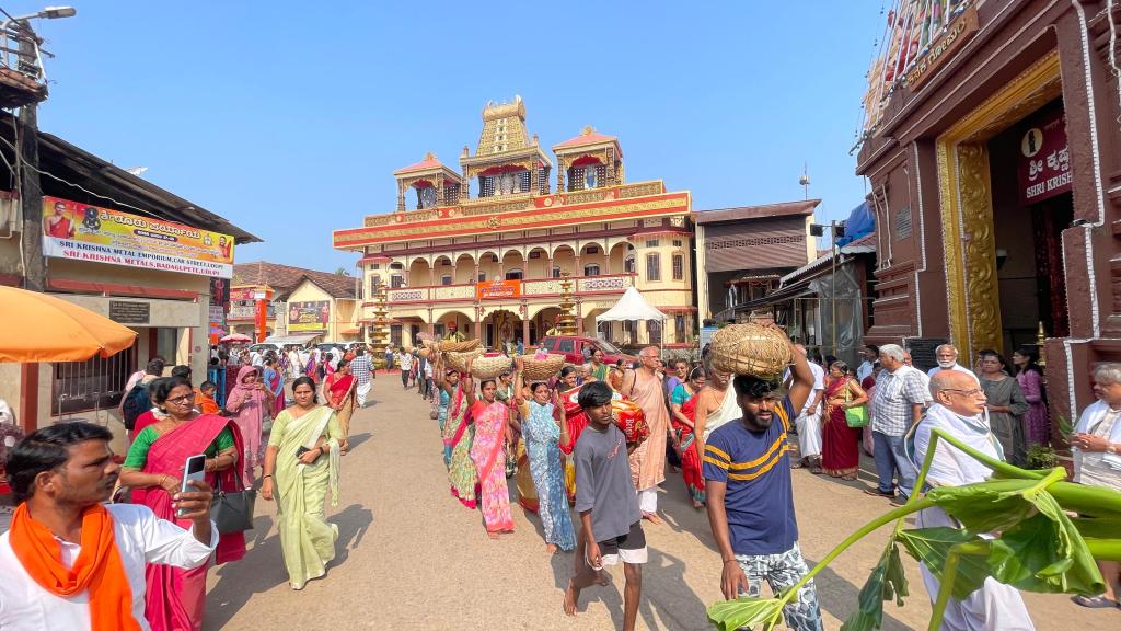 ಶೀರೂರು ಪರ್ಯಾಯ ಒಲಿಪೆ‌ ಸಮರ್ಪಣೆ